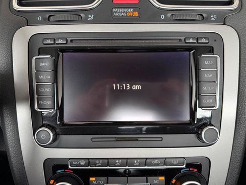 Used 2012 Volkswagen Eos Lux FWD image 27