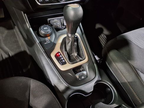 Certified 2016 Jeep Cherokee Latitude w/ Cold Weather Group image 10