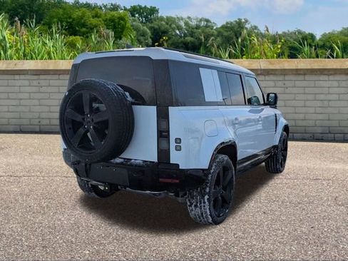 New 2026 Land Rover Defender 110 X-Dynamic SE image 4