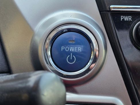 Used 2016 Toyota Prius V Five image 32