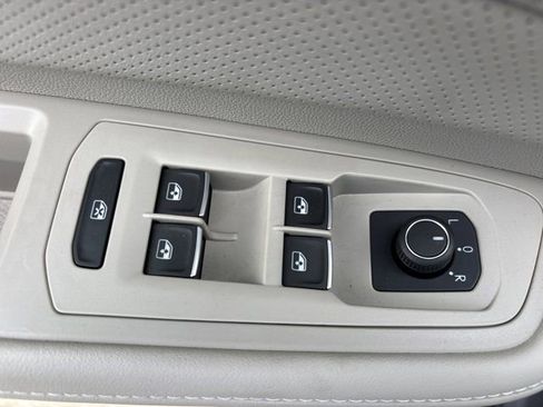 Used 2024 Volkswagen Atlas SE image 21