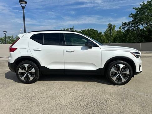 Certified 2024 Volvo XC40 B5 Plus w/ Climate Package AWD/4WD image 10