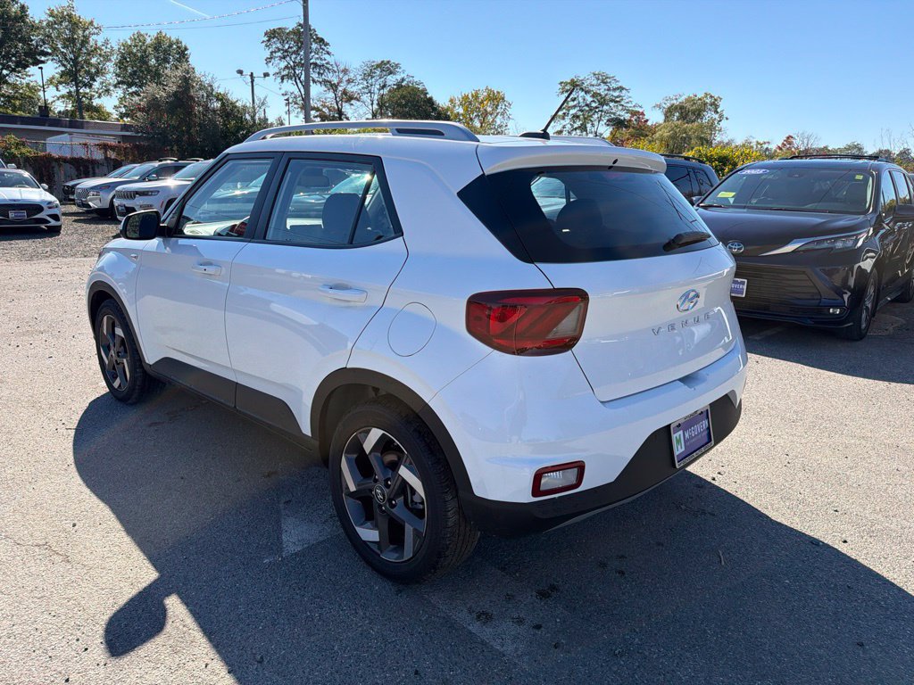 Used 2026 Hyundai Venue SEL FWD image 8