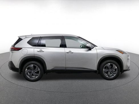 Used 2025 Nissan Rogue SV AWD/4WD image 10