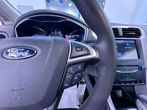 Used 2014 Ford Fusion SE FWD image 21