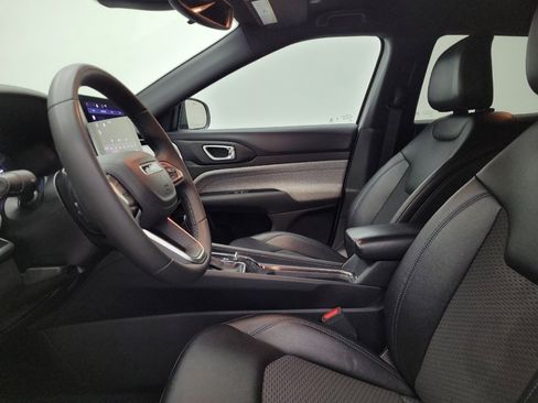 Used 2024 Jeep Compass Latitude image 17