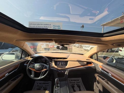 Used 2017 Cadillac XT5 Platinum w/ Driver Assist Package AWD/4WD image 18