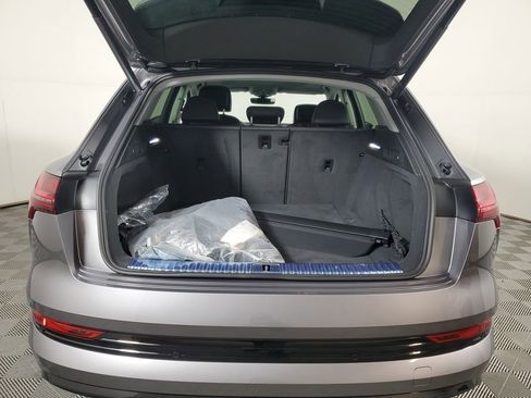 Used 2023 Audi e-tron Premium Plus w/ Premium Plus Package image 9