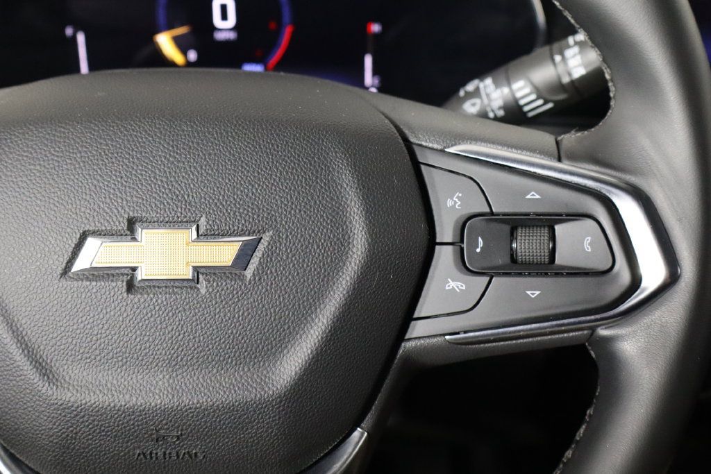 Used 2025 Chevrolet Trax LT w/ Sunroof Package FWD image 10