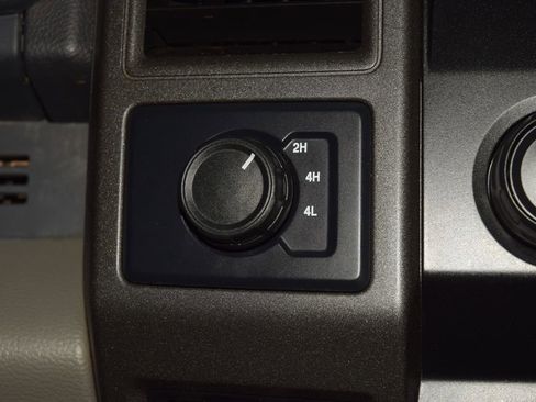 Used 2022 Ford F550 4x4 Crew Cab Super Duty w/ Power Equipment Group image 22