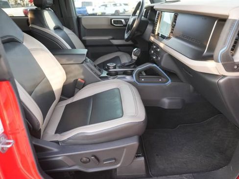 Used 2022 Ford Bronco Wildtrak image 18