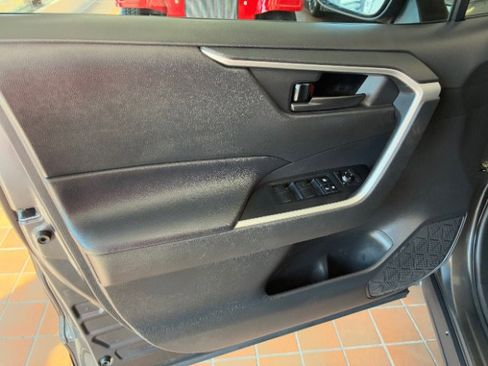 Used 2020 Toyota RAV4 LE image 16