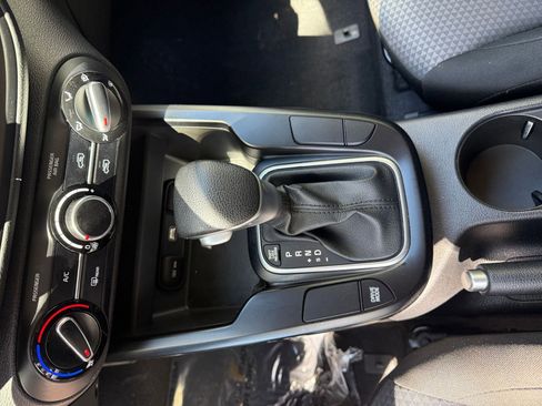 Used 2025 Kia Soul LX w/ LX Technology Package image 36