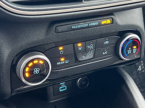 Used 2021 Ford Escape SE image 19