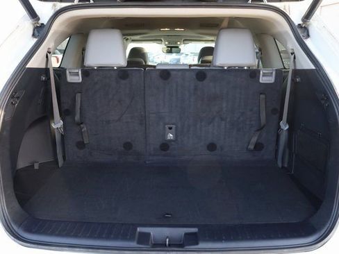 Used 2022 Toyota Highlander XLE image 27