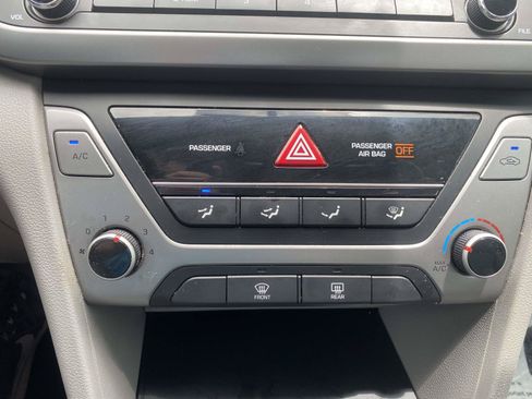 Used 2018 Hyundai Elantra SE FWD image 23