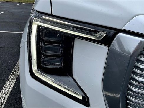 Used 2023 GMC Yukon Denali AWD/4WD image 31