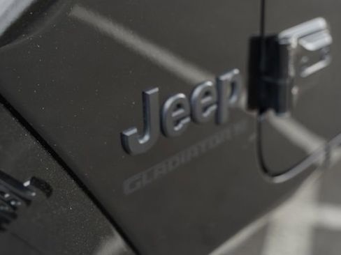 Used 2023 Jeep Gladiator Sport image 36