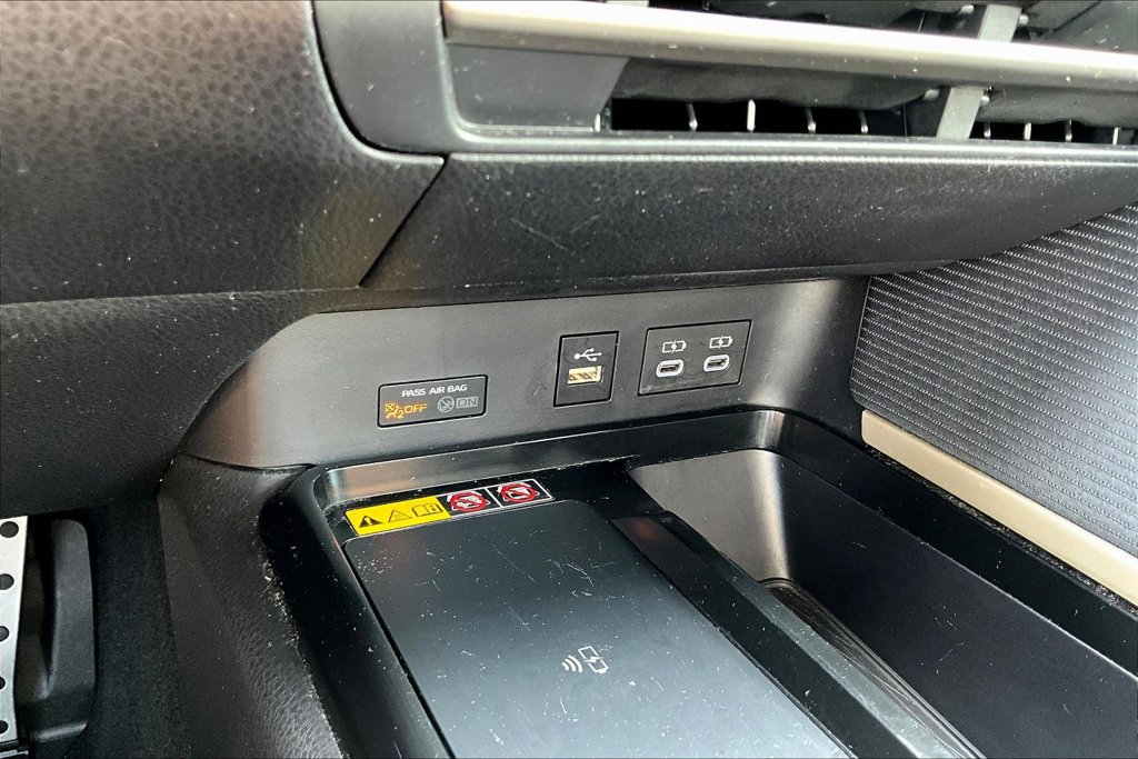 Used 2025 Toyota Camry SE FWD image 16