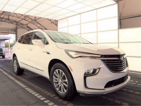 Used 2023 Buick Enclave Essence FWD image 4