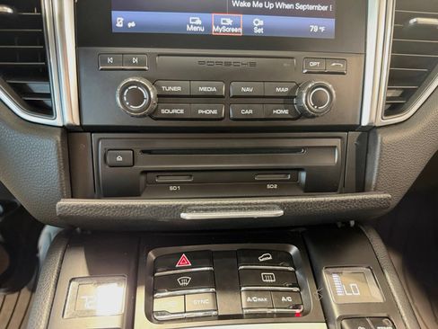 Used 2018 Porsche Macan AWD/4WD image 13