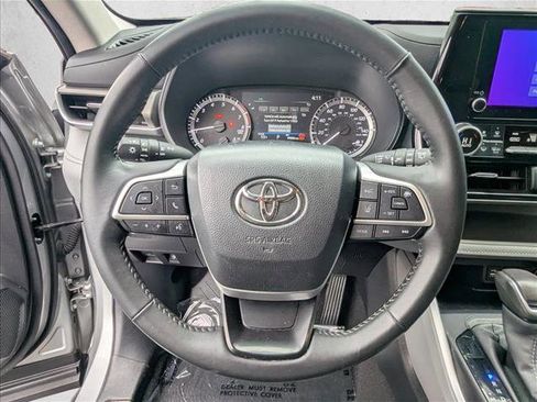 Certified 2024 Toyota Highlander LE image 11