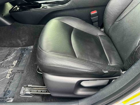 Used 2018 Toyota Prius Four image 15