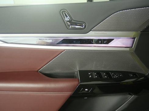Certified 2023 BMW 740i RWD image 8