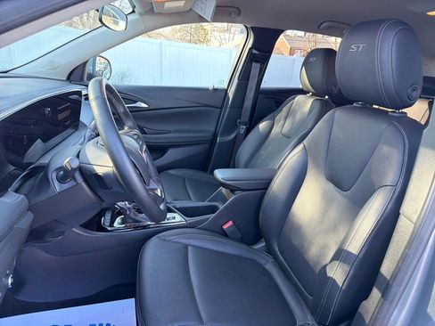 Used 2024 Buick Encore GX Sport Touring image 11
