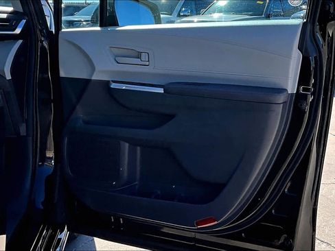 Used 2024 Toyota Sienna LE image 23