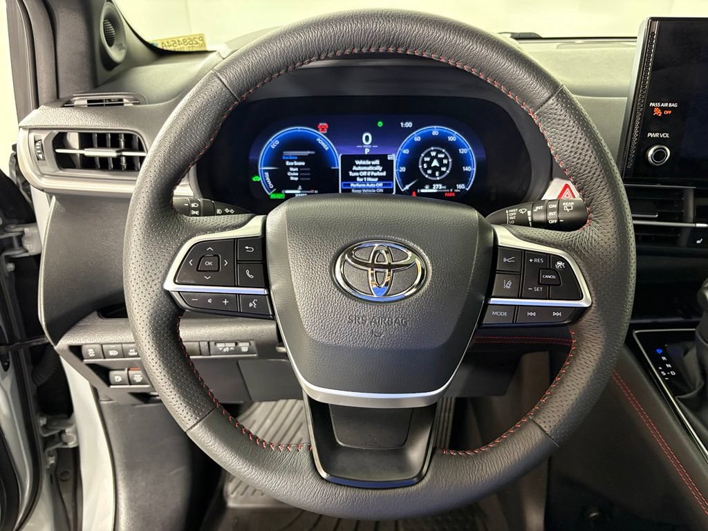 Used 2025 Toyota Sienna XSE AWD/4WD image 23