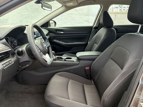 Used 2025 Nissan Altima 2.5 SV image 27