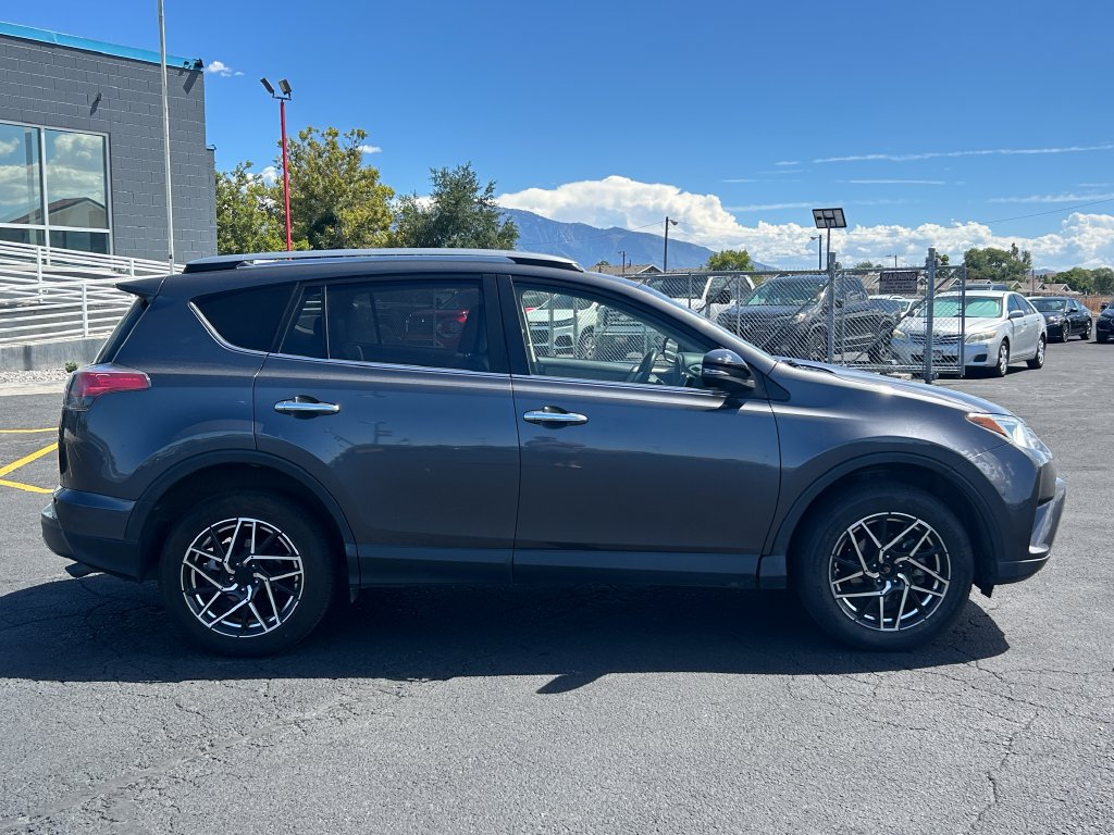 Used 2018 Toyota RAV4 Limited FWD image 2