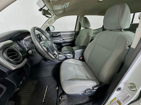 Used 2017 Toyota Tacoma SR5 w/ Tow Package image 13