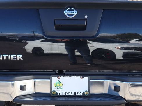 Used 2019 Nissan Frontier SV image 21