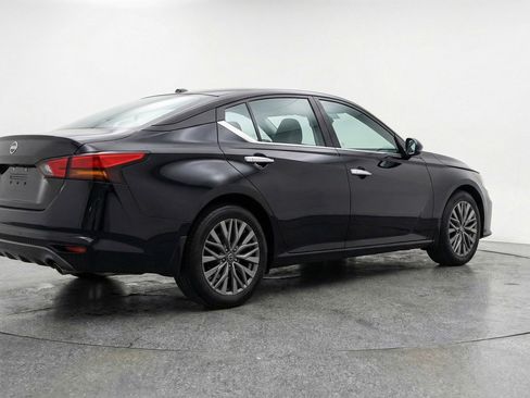 Used 2025 Nissan Altima 2.5 SV image 9