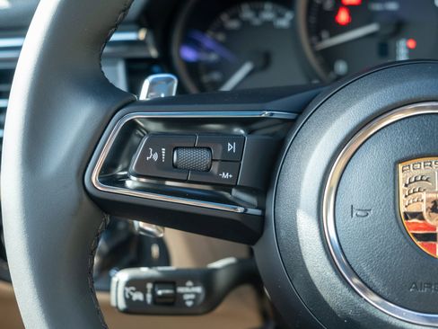Certified 2026 Porsche Macan AWD/4WD image 25