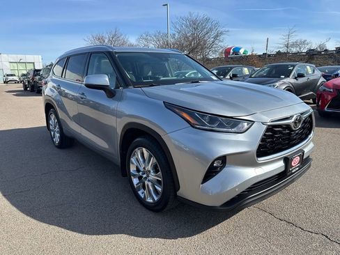 Used 2021 Toyota Highlander Limited image 12