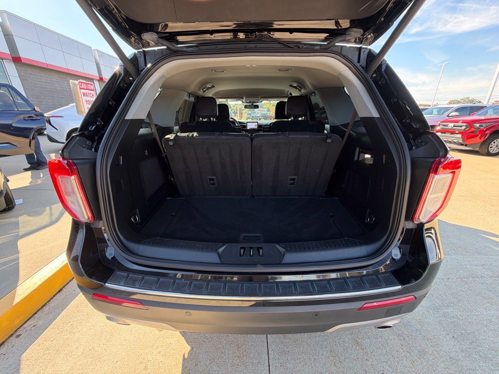Used 2023 Ford Explorer Limited w/ Equipment Group 301A AWD/4WD image 28
