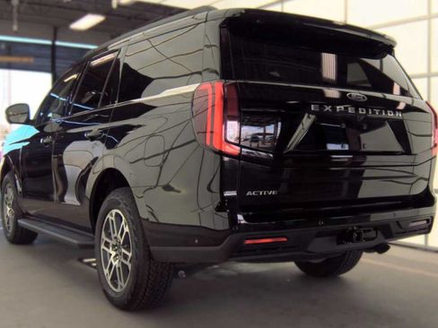 Used 2025 Ford Expedition Active AWD/4WD image 4