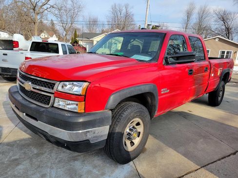 Used 2006 Chevrolet Silverado 3500 4x4 Crew Cab w/ Heavy-Duty Power Package image 2