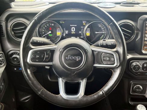 Used 2021 Jeep Wrangler Unlimited Sahara AWD/4WD image 15