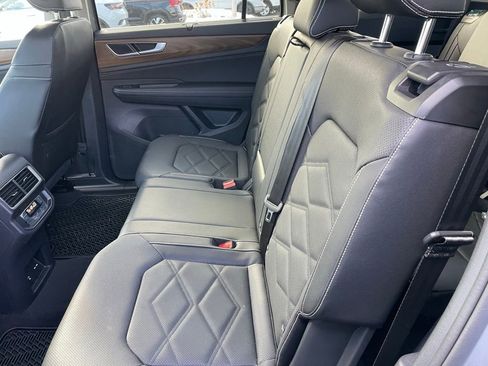 Certified 2025 Volkswagen Atlas SE w/ Black Wheel Package image 7