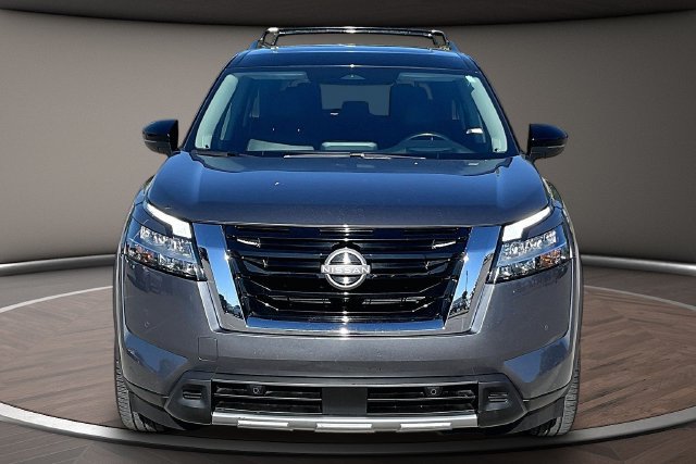 Used 2023 Nissan Pathfinder Platinum AWD/4WD image 3