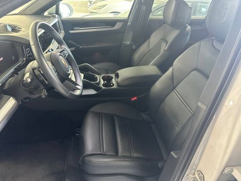 Certified 2025 Porsche Cayenne Coupe AWD/4WD image 5