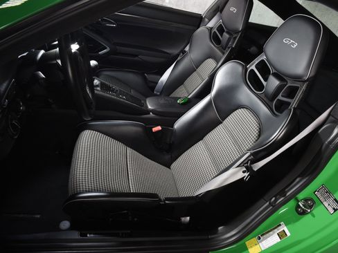 Used 2018 Porsche 911 GT3 RWD image 5