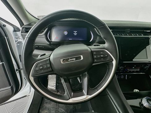 Certified 2022 Jeep Grand Cherokee L Laredo w/ Luxury Tech Group I AWD/4WD image 18