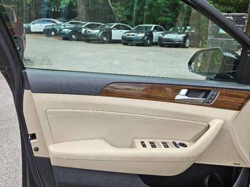 Used 2016 Hyundai Sonata Limited w/ Option Group 02 image 17