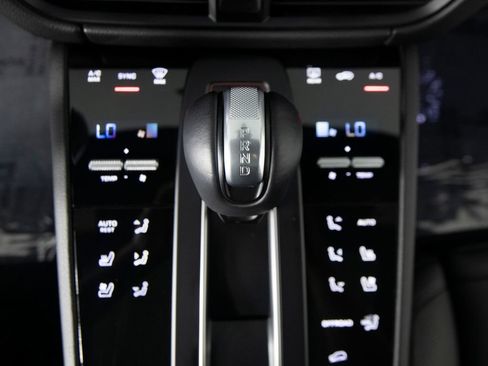 Certified 2026 Porsche Macan AWD/4WD image 31