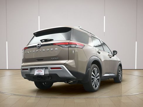 Certified 2024 Nissan Pathfinder Platinum FWD image 29